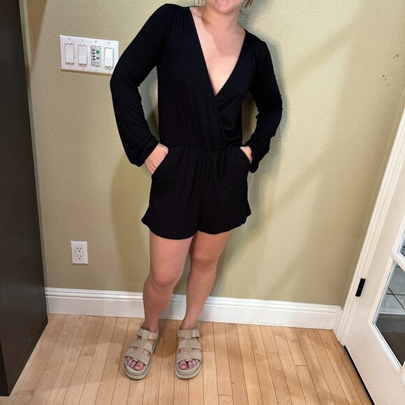 WET SEAL Low Cut V Neck Long Sleeve Knit Romper - size XS - Picture 2 of 10